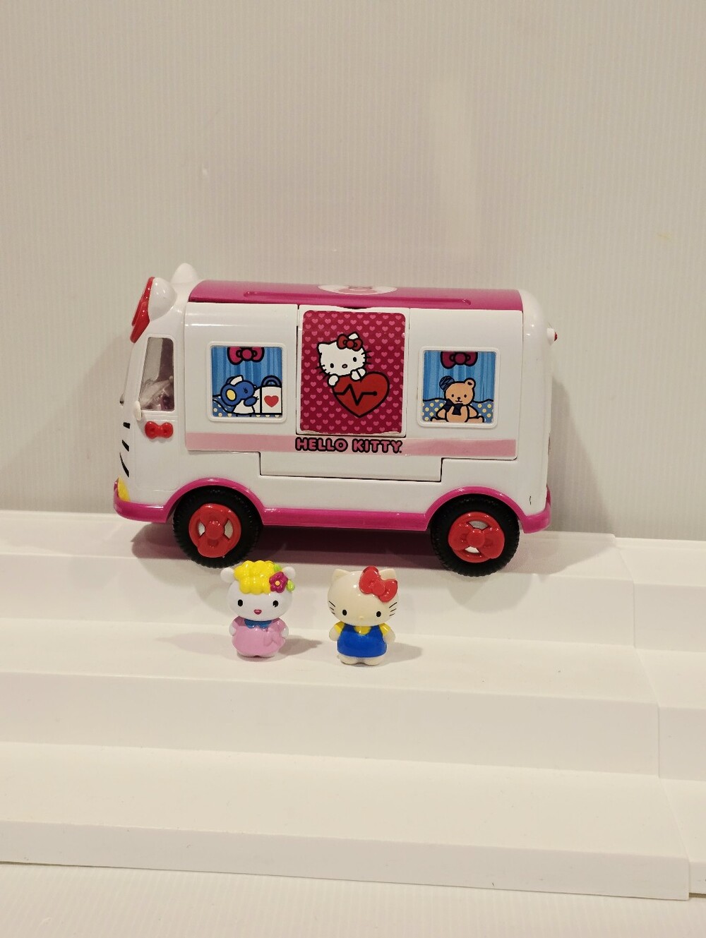 Sanrio Hello Kitty Emergency Ambulance Doctor Playset
